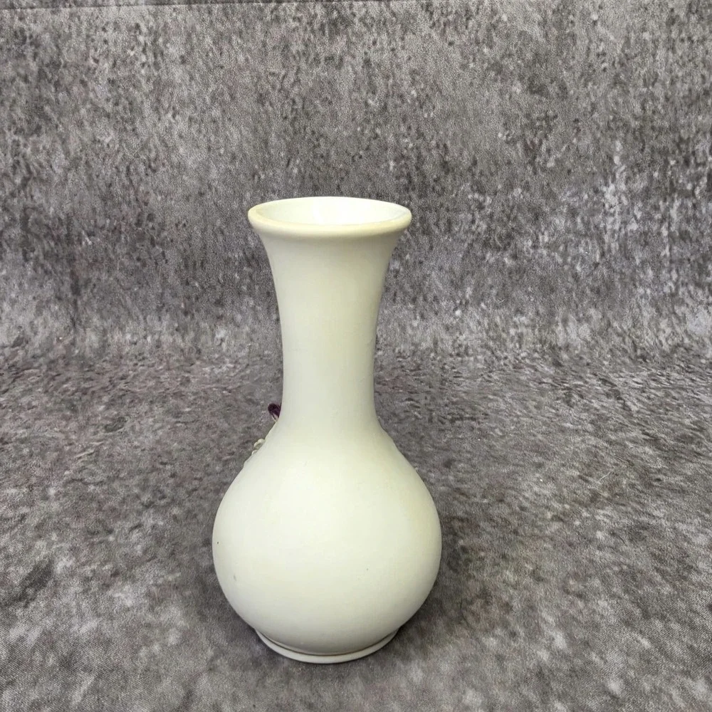 Vintage Lefton Japan Hand-Painted White Bud Vase With Flowers KW1847 READ
